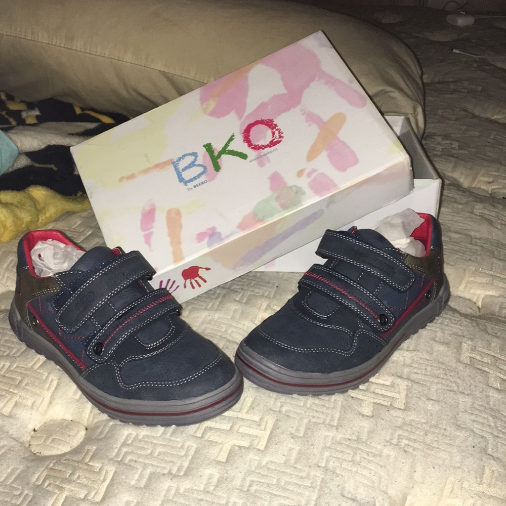 BKO Expedition tennis shoes by Beeko